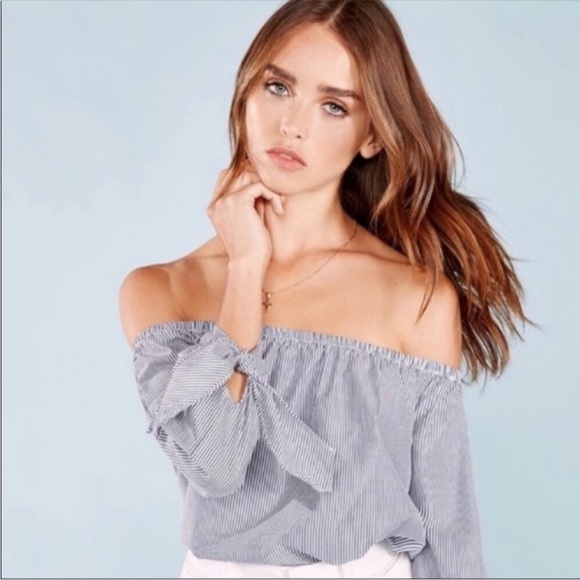 Reformation Off the Shoulder Tie Top Sleeve
Blouse Blue White Dots Shirt Sz XS - Picture 9 of 9